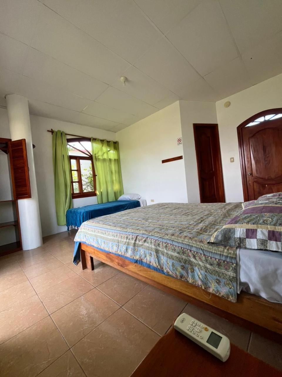 Hostal Poseidon Puerto Villamil Exterior foto